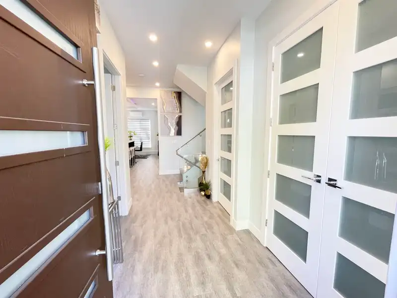 2460 E 19TH AVENUE - photo 4 of 38