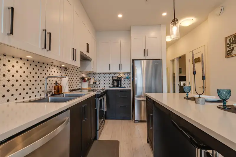 313 18811 72 AVENUE - photo 3 of 30