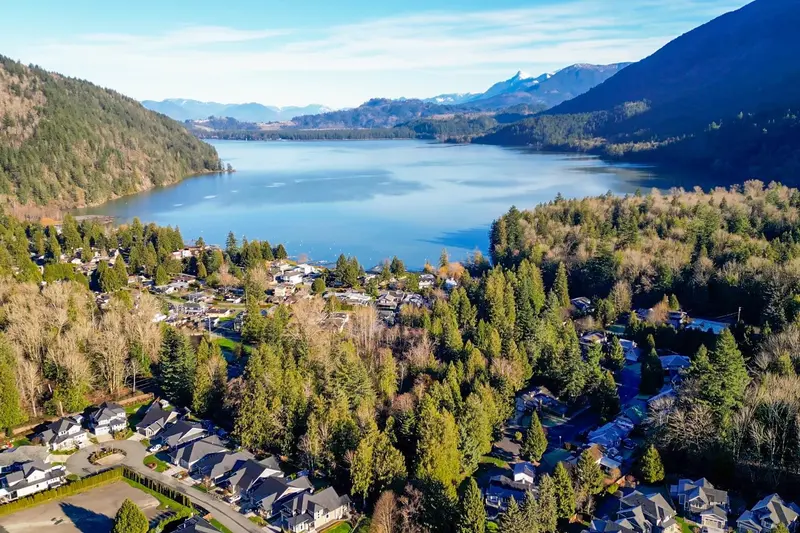 44 1885 COLUMBIA VALLEY ROAD - photo 4 of 25