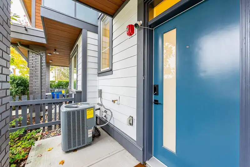 13 20763 76 AVENUE - photo 3 of 33