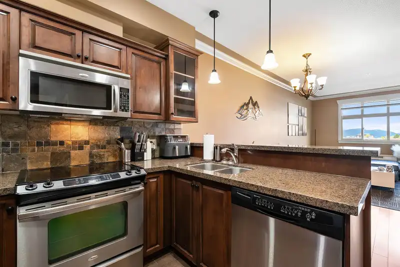 207 45893 CHESTERFIELD AVENUE - photo 4 of 21