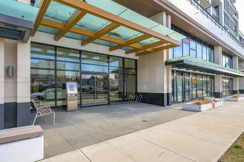 707 1526 FINLAY STREET - photo 2 of 25