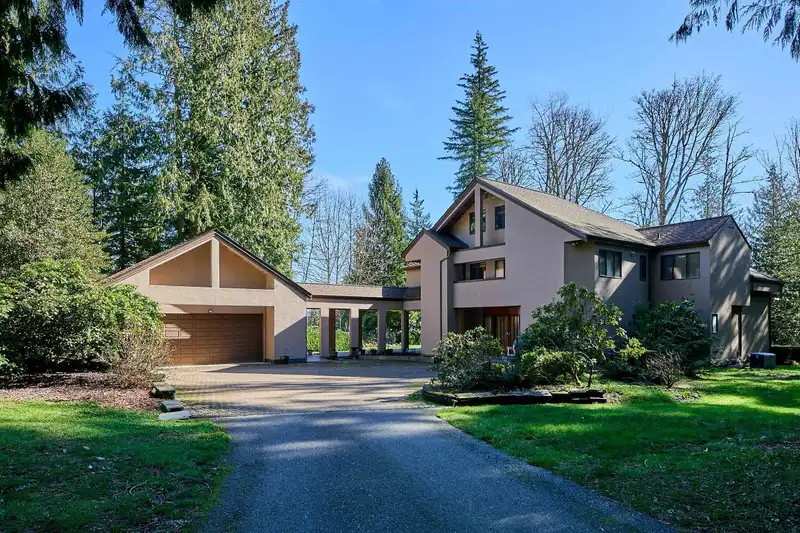 10040 ROLLEY CRESCENT - photo 1 of 40