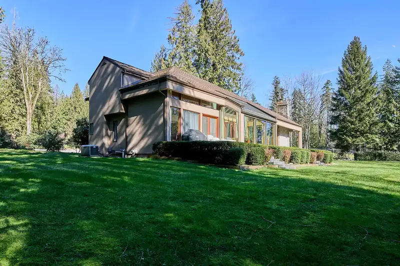 10040 ROLLEY CRESCENT - photo 2 of 40
