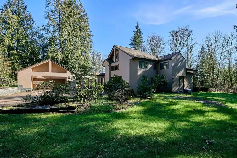 10040 ROLLEY CRESCENT - photo 3 of 40