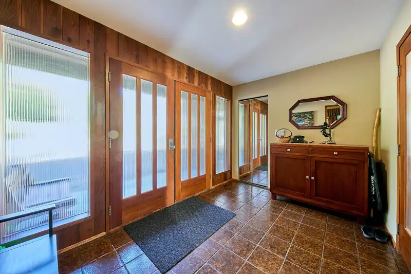 10040 ROLLEY CRESCENT - photo 4 of 40