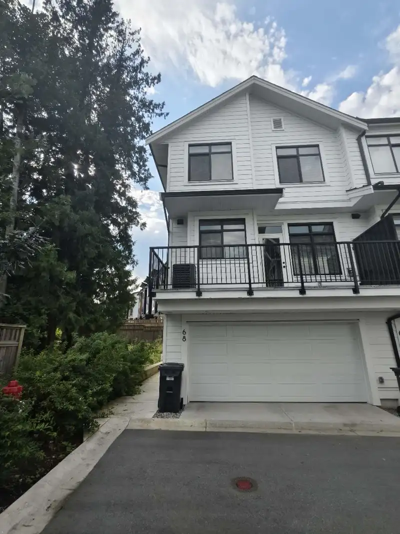 68 17557 100 AVENUE - photo 1 of 11