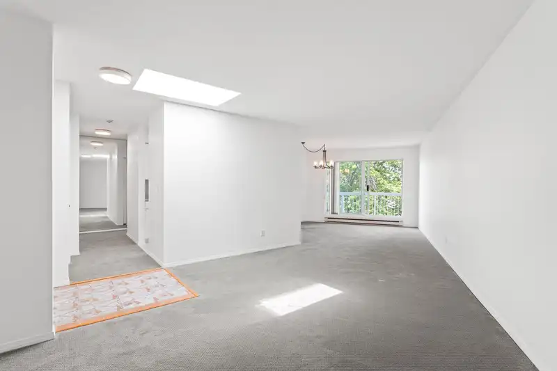305 11240 MELLIS DRIVE - photo 2 of 33