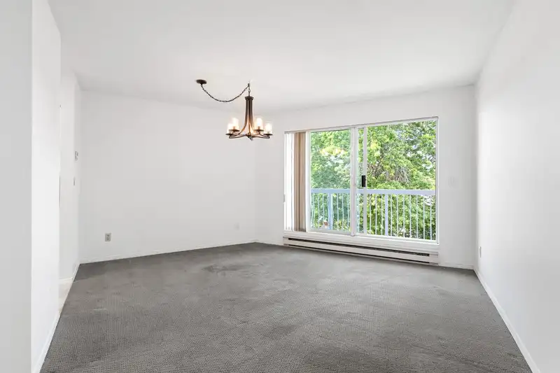 305 11240 MELLIS DRIVE - photo 4 of 33