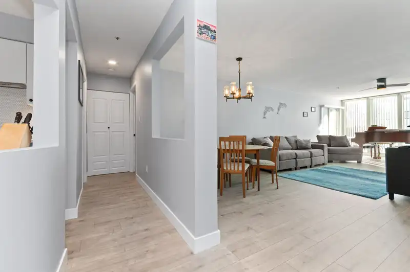 309 2335 WHYTE AVENUE - photo 3 of 34