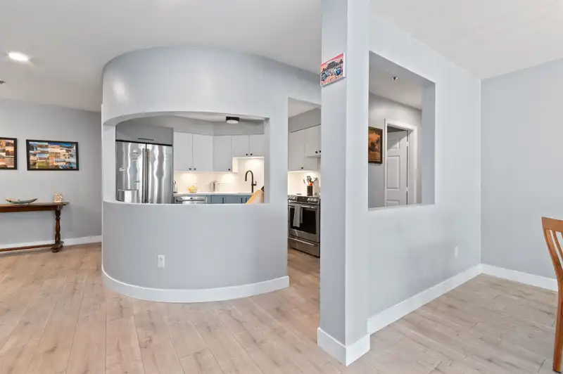 309 2335 WHYTE AVENUE - photo 4 of 34