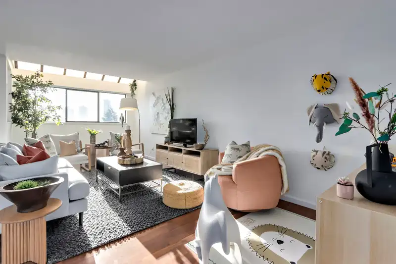 202 225 SIXTH STREET - photo 1 of 21