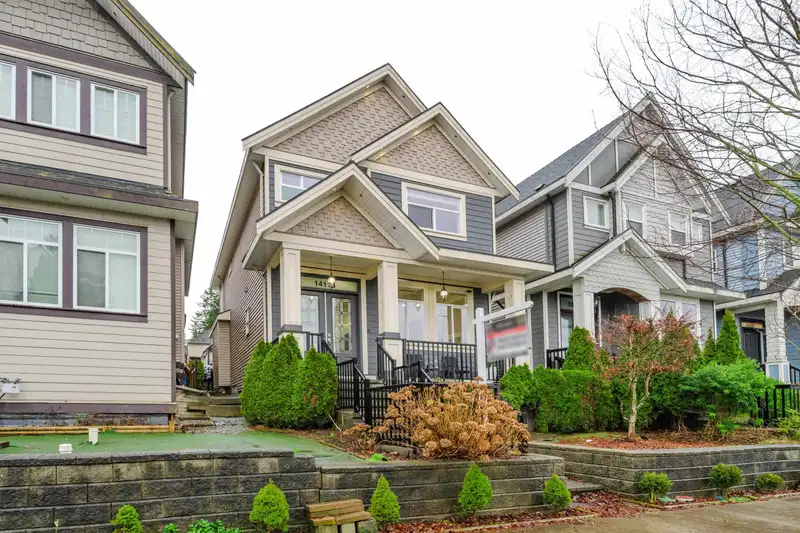 14118 60A AVENUE - photo 3 of 40