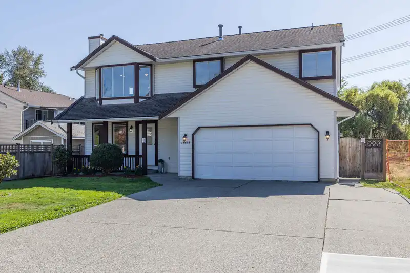 18638 59 AVENUE - photo 1 of 40