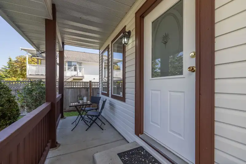 18638 59 AVENUE - photo 4 of 40