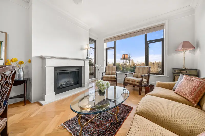 402 568 WATERS EDGE CRESCENT - photo 3 of 25