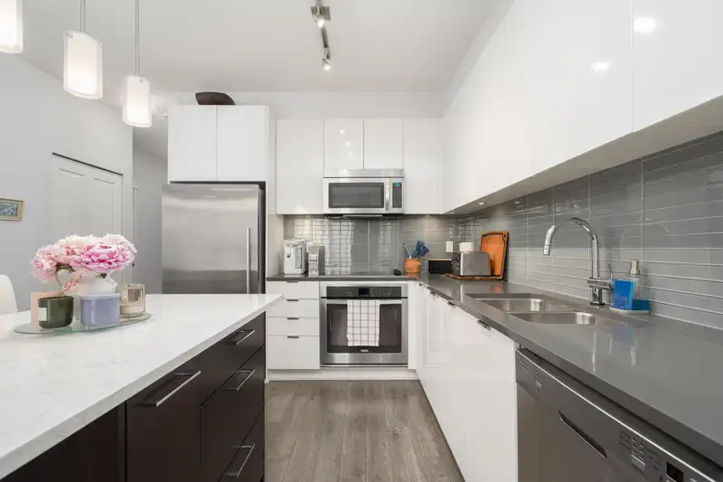 417 2665 MOUNTAIN HIGHWAY - photo 2 of 19