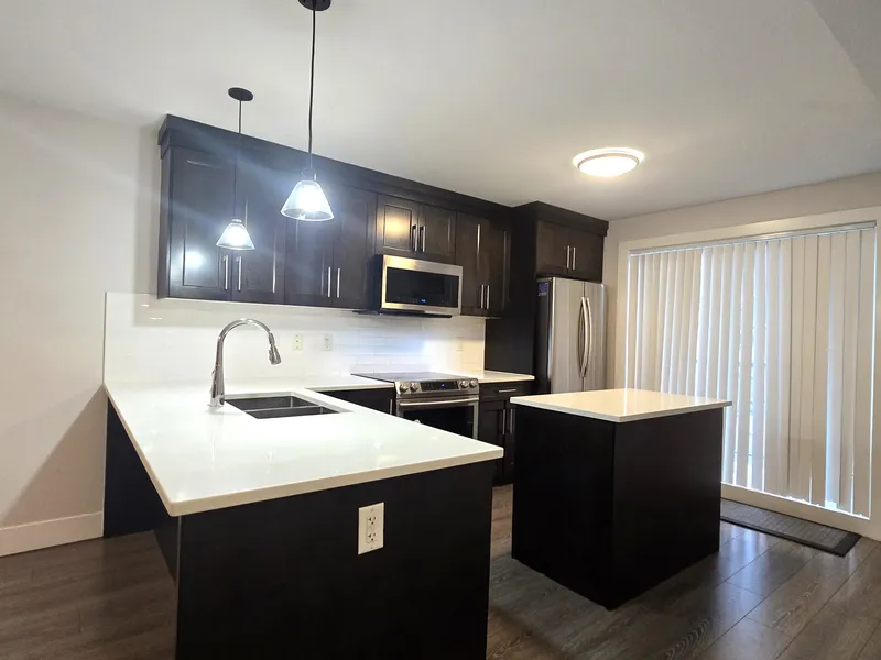 11 32138 GEORGE FERGUSON WAY - photo 3 of 22