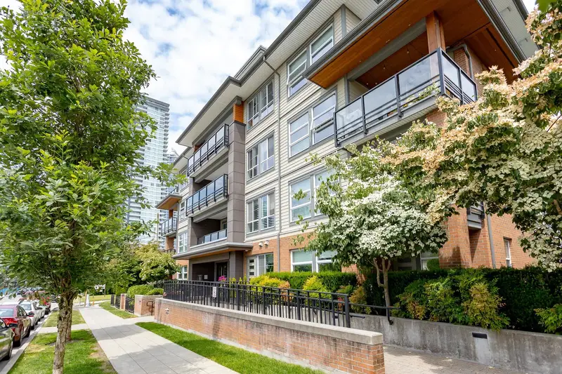 104 607 COTTONWOOD AVENUE - photo 2 of 25