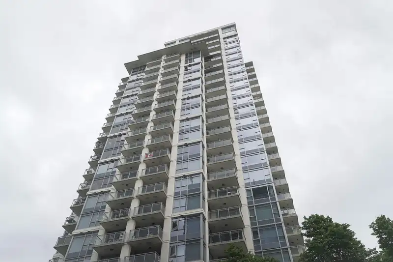 1705 608 BELMONT STREET - photo 1 of 18