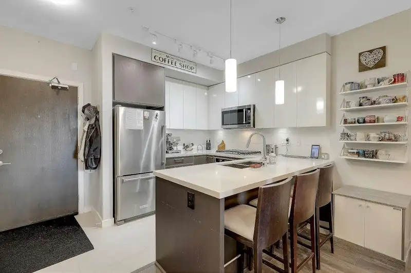 123 22 E ROYAL AVENUE - photo 3 of 31