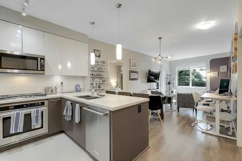 123 22 E ROYAL AVENUE - photo 4 of 31