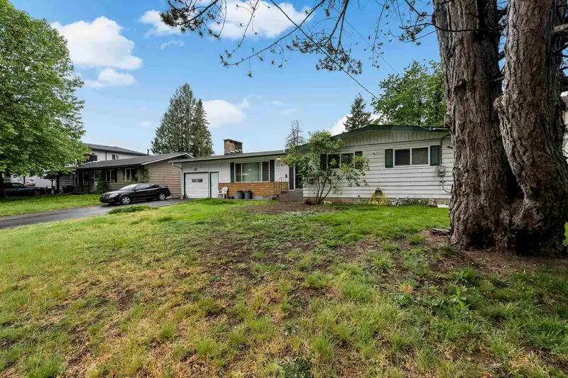 2141 LYNDEN STREET - photo 4 of 34