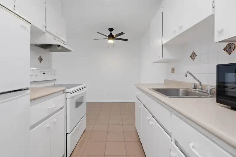 1405 2016 FULLERTON AVENUE - photo 4 of 14