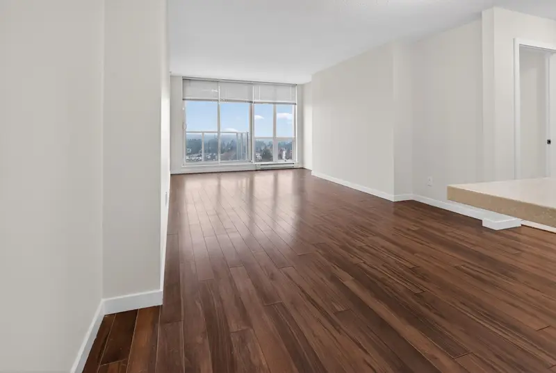 3109 9981 WHALLEY BOULEVARD - photo 2 of 18