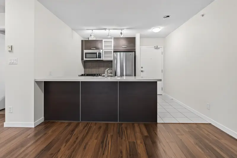 3109 9981 WHALLEY BOULEVARD - photo 3 of 18