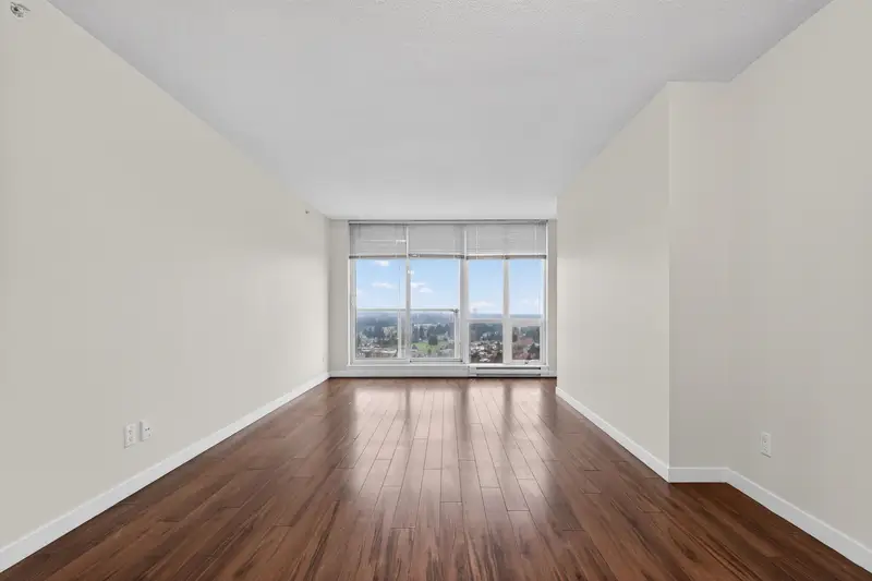 3109 9981 WHALLEY BOULEVARD - photo 4 of 18