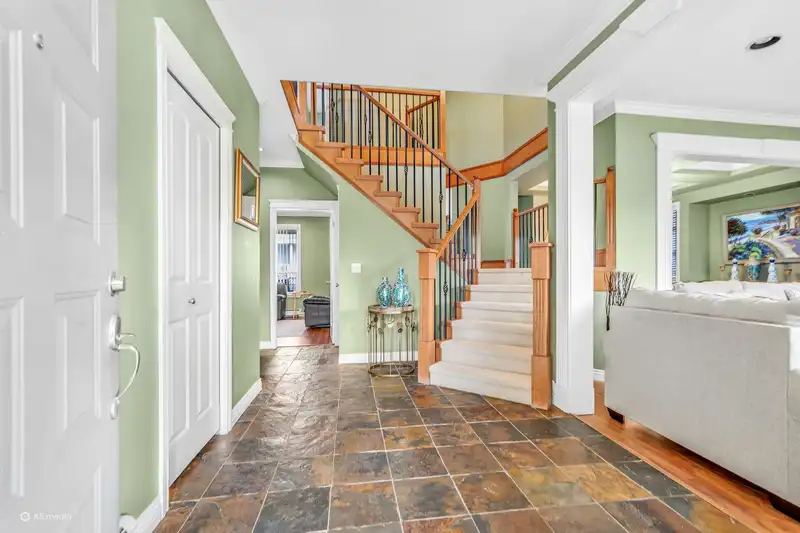 16215 79A AVENUE - photo 4 of 37