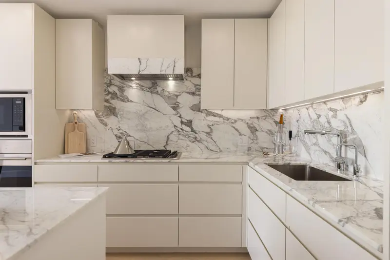 309 3668 W 10TH AVENUE - photo 3 of 25