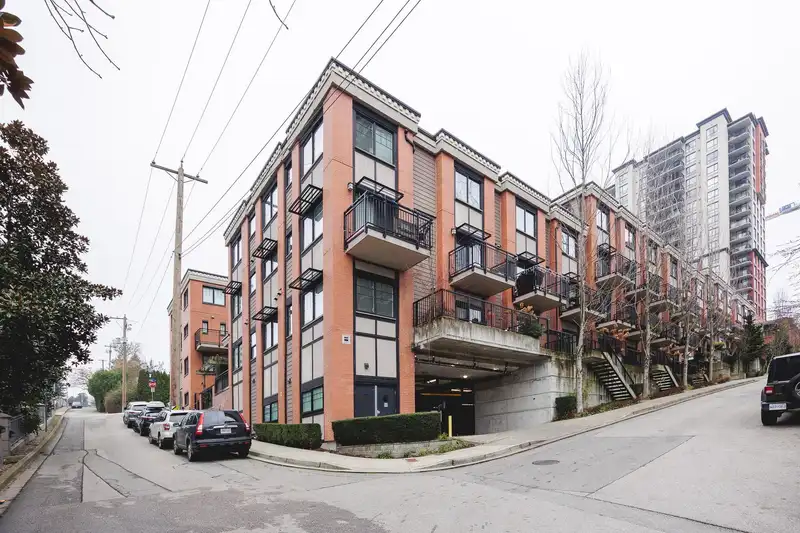 27 838 ROYAL AVENUE - photo 1 of 30