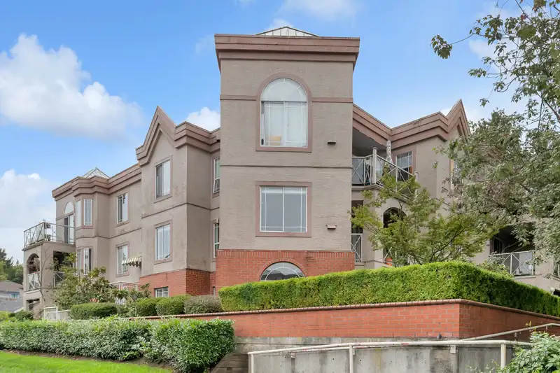 201 2380 SHAUGHNESSY STREET - photo 1 of 25