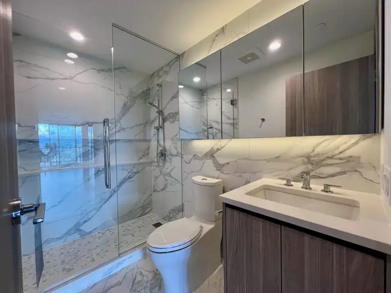 3204 4880 LOUGHEED HIGHWAY - photo 2 of 8