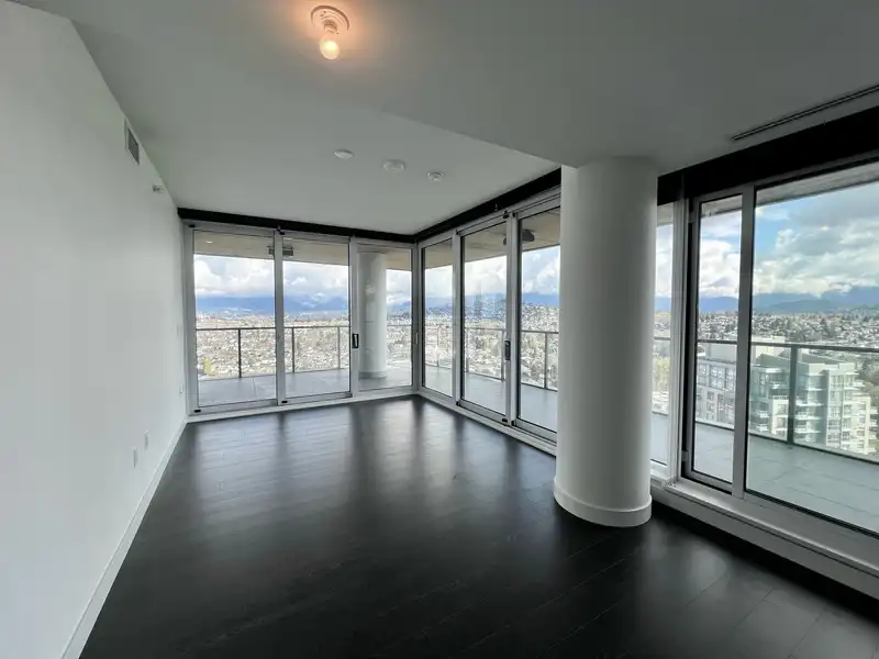 3204 4880 LOUGHEED HIGHWAY - photo 4 of 8