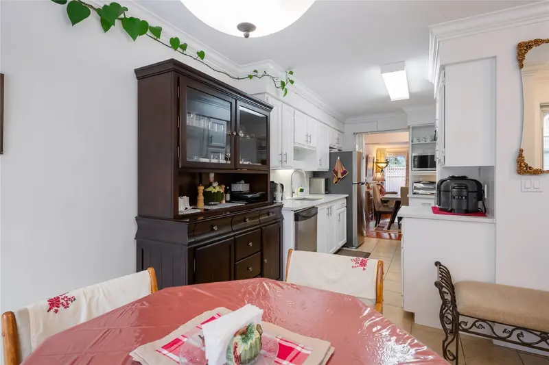 19 9971 151 STREET - photo 4 of 25