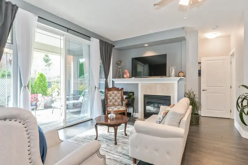 102 15392 16A AVENUE - photo 4 of 26