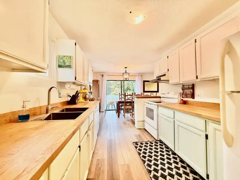 5607 WAKEFIELD ROAD - photo 1 of 40