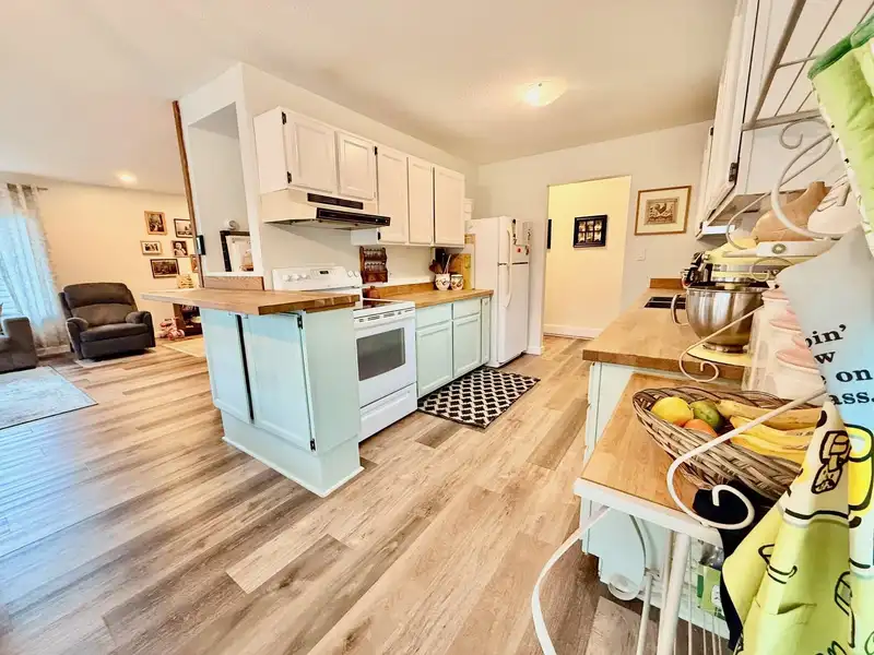 5607 WAKEFIELD ROAD - photo 2 of 40