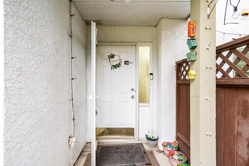 101 7064 133B STREET - photo 4 of 34