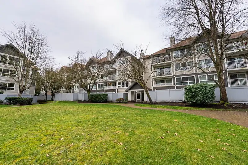 201 9668 148 STREET - photo 4 of 40