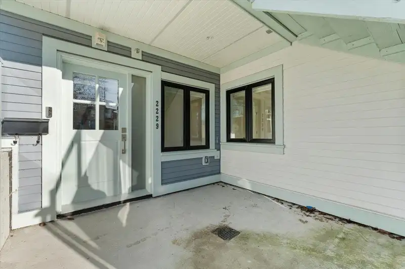 2229 W 16TH AVENUE - photo 4 of 33