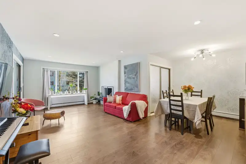 301 1381 MARTIN STREET - photo 4 of 34