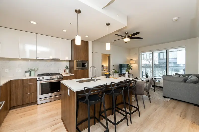 103 2188 MADISON AVENUE - photo 1 of 25