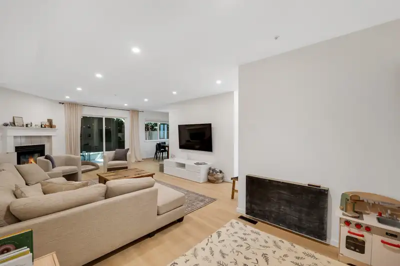 46 2401 MAMQUAM ROAD - photo 4 of 30