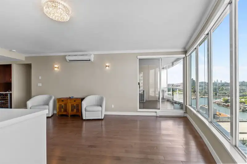 2302 1500 HOWE STREET - photo 4 of 21