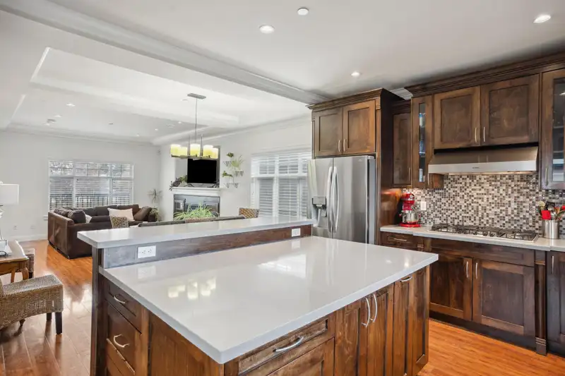 585 W 60TH AVENUE - photo 4 of 37