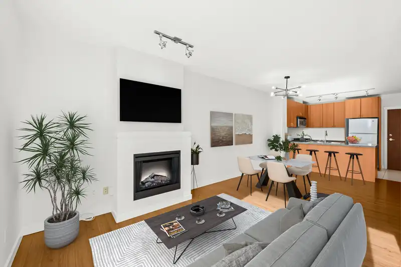 612 9266 UNIVERSITY CRESCENT - photo 3 of 39